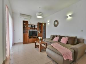 TV a/nebo společenská místnost v ubytování Villa Antonella