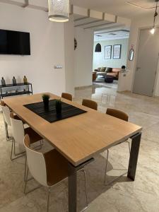 TV a/nebo společenská místnost v ubytování appartement à oujda