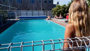 Bazén v ubytování Dusky Lodge nebo v jeho okolí