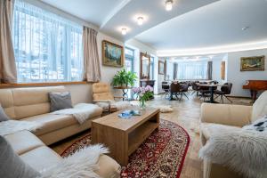 A seating area at Boutique Hotel Vila Lieska