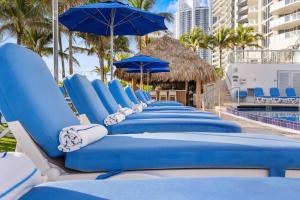 Bazén v ubytování Marenas Beach Resort nebo v jeho okolí