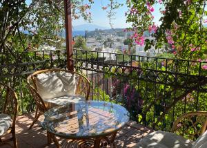 Μπαλκόνι ή βεράντα στο Triplex Villa with private Pool and Garden
