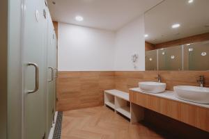 a bathroom with two sinks and a large mirror at 888 Hostel&Suites in São João da Madeira +65 photos