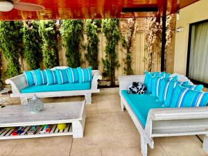 Luxury Villa W Pool & Spa 5 BEDROOMS休息區