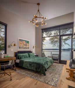 Katil atau katil-katil dalam bilik di NEW! 151 Luxury House on Lake Oconee +119 gambar