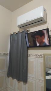 TV a/nebo společenská místnost v ubytování Hotel Val-de-Cans Aeroporto