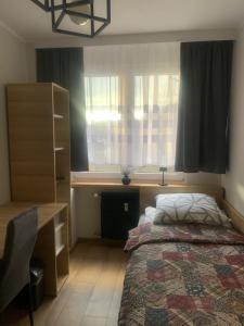 Ένα ή περισσότερα κρεβάτια σε δωμάτιο στο Apartament Francuska