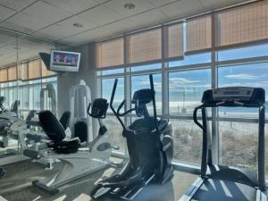 Fitness centrum a/nebo fitness zařízení v ubytování 2BR Beach Front Condo with AMAZING Views