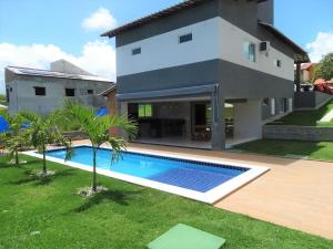 een villa met zwembad voor een huis bij Casa na Serra - paz e natureza in Chã Grande