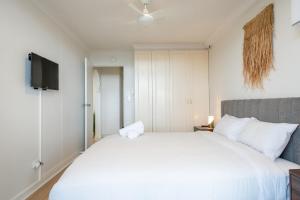 Postel nebo postele na pokoji v ubytování High Level 1BR Apartment 1 MIN to Beach + 22 fotografií