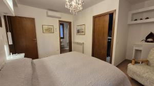 Postel nebo postele na pokoji v ubytování Elba-bella casa in Campagna, meraviglioso giardino, animali ammessi