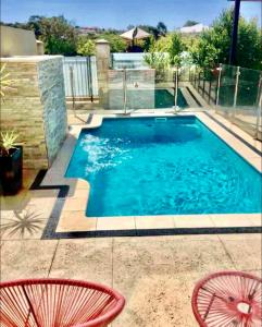Luxury Villa W Pool & Spa 5 BEDROOMS游泳池或附近泳池
