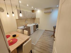 Kuchyň nebo kuchyňský kout v ubytování Ravana Sky Apartments