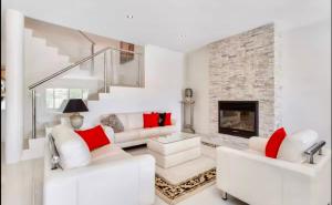 Luxury Villa W Pool & Spa 5 BEDROOMS休息區