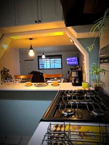 a kitchen with a stove top oven in a kitchen at Casa equipada con estacionamiento privado y jardín in Tulancingo +9 photos