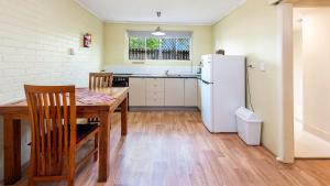 ScarnessにあるCoconut Palms Ground Floor Apartmentのギャラリーの写真