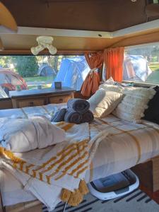 Postel nebo postele na pokoji v ubytování Blissful Rental Caravan hire and Bnb