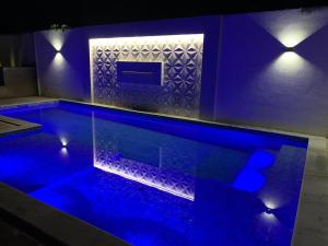 בריכת השחייה שנמצאת ב-NatuCenter Hospedaje או באזור