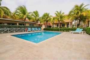 Hồ bơi trong/gần Paradise Escape