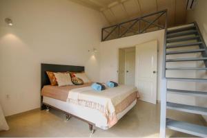 Giường trong phòng chung tại Paradise Escape