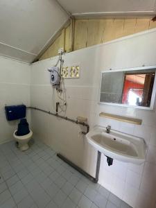 Koupelna v ubytování SALANG SAYANG RESORT PULAU TIOMAN