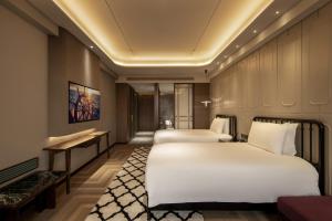 Postel nebo postele na pokoji v ubytování Xiamen Lujiang Harbourview Hotel