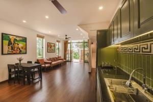 a kitchen and living room with a table and chairs at Indochine apartment in An Bàn (2)