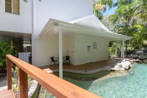 Bazén v ubytování Coral Apartments Port Douglas nebo v jeho okolí