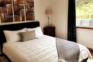 a bedroom with a bed and a window at 3BR Home 2 min drive to UOW, with garage, AC, Wi-Fi in Keiraville