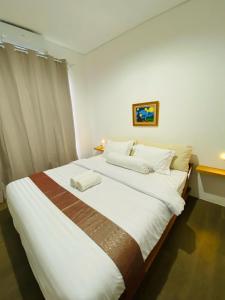 Ένα ή περισσότερα κρεβάτια σε δωμάτιο στο Homey Space Near Kaliurang - Arfani's House