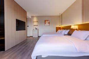 Voodi või voodid majutusasutuse Dujiangyan Yuandong Yaju Hotel toas