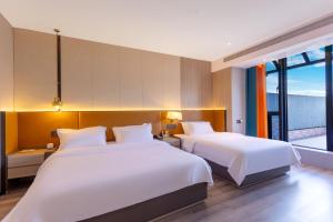 Voodi või voodid majutusasutuse Dujiangyan Yuandong Yaju Hotel toas