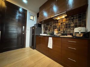 Køkken eller tekøkken på Luxury Seaview studio apartment at Karon beach