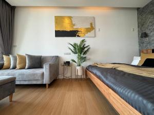 Et opholdsområde på Luxury Seaview studio apartment at Karon beach + 18 billeder