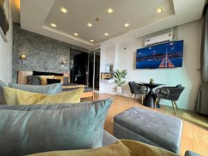 Et opholdsområde på Luxury Seaview studio apartment at Karon beach