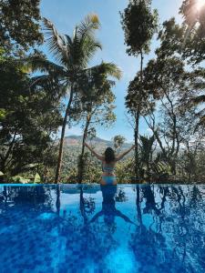 Bazén v ubytování Kandy Bird Villas nebo v jeho okolí