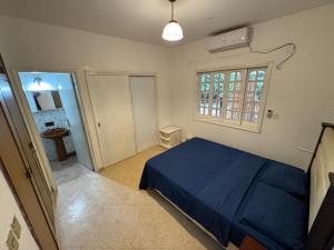 Rúm í herbergi á La Casita Del Viajero