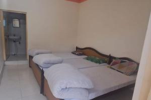 Кровать или кровати в номере Shivalik Guest House by StayApart