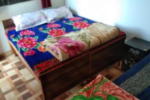Giường trong phòng chung tại Shantikunj Holiday Home by StayApart +10 ảnh