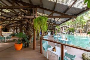 Bazén v ubytování Studio Apartments At TreeTops Port Douglas nebo v jeho okolí