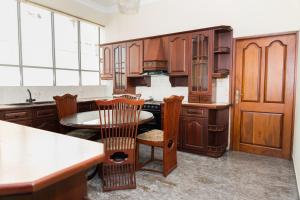 Kuchyň nebo kuchyňský kout v ubytování Asian Rooms Colombo 14