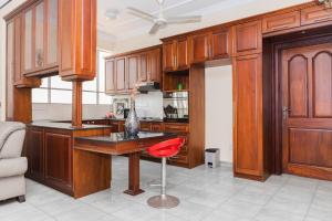 Kuchyň nebo kuchyňský kout v ubytování Asian Rooms Colombo 14