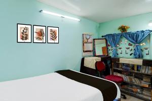 Ένα ή περισσότερα κρεβάτια σε δωμάτιο στο Hotel O PARAM HOMESTAY +21 φωτογραφίες