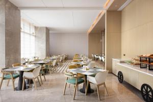 Area tempat duduk di Home2 Suite by Hilton Kunming Xishan