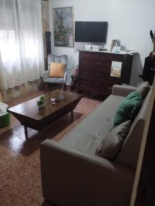TV a/nebo společenská místnost v ubytování Casa Azafrán