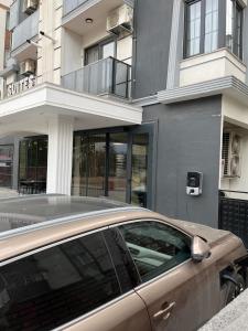 a car parked in front of a building at MARASIUM SUITES in Kahramanmaraş