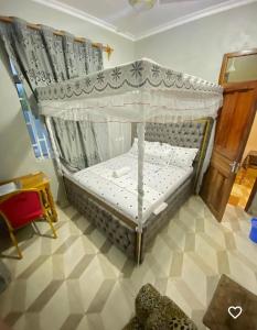 Postel nebo postele na pokoji v ubytování Triple A visitors