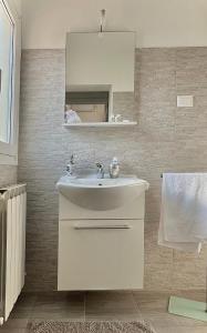 Gambar di galeri bagi Villa Gennari vista mare di Gradara