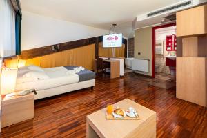 Postel nebo postele na pokoji v ubytování Cascina Scova Resort + 37 fotografií