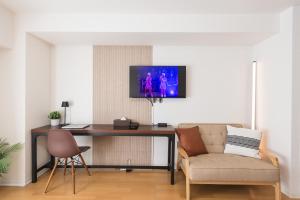 TV a/nebo společenská místnost v ubytování b&天下茶屋店